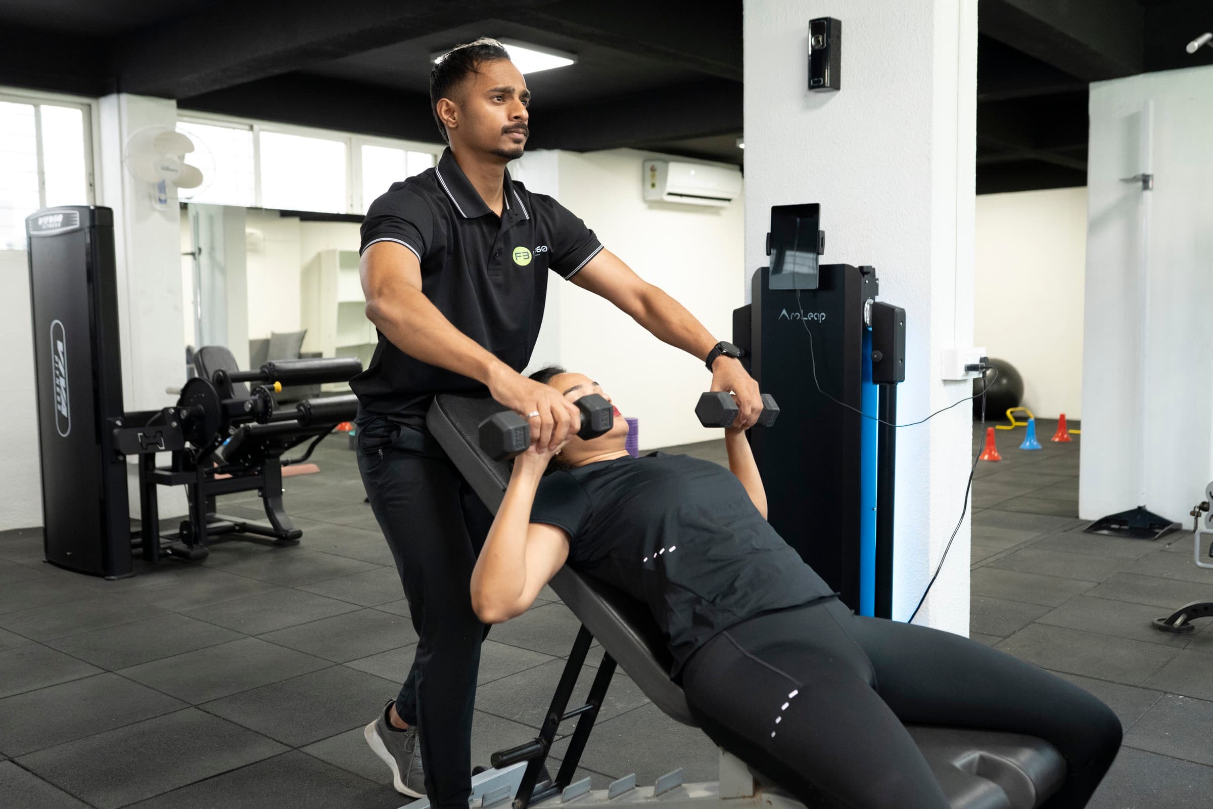 Lucky Parkhi coaching a client one-on-one in the FIT360 private studio in Kharadi, Pune